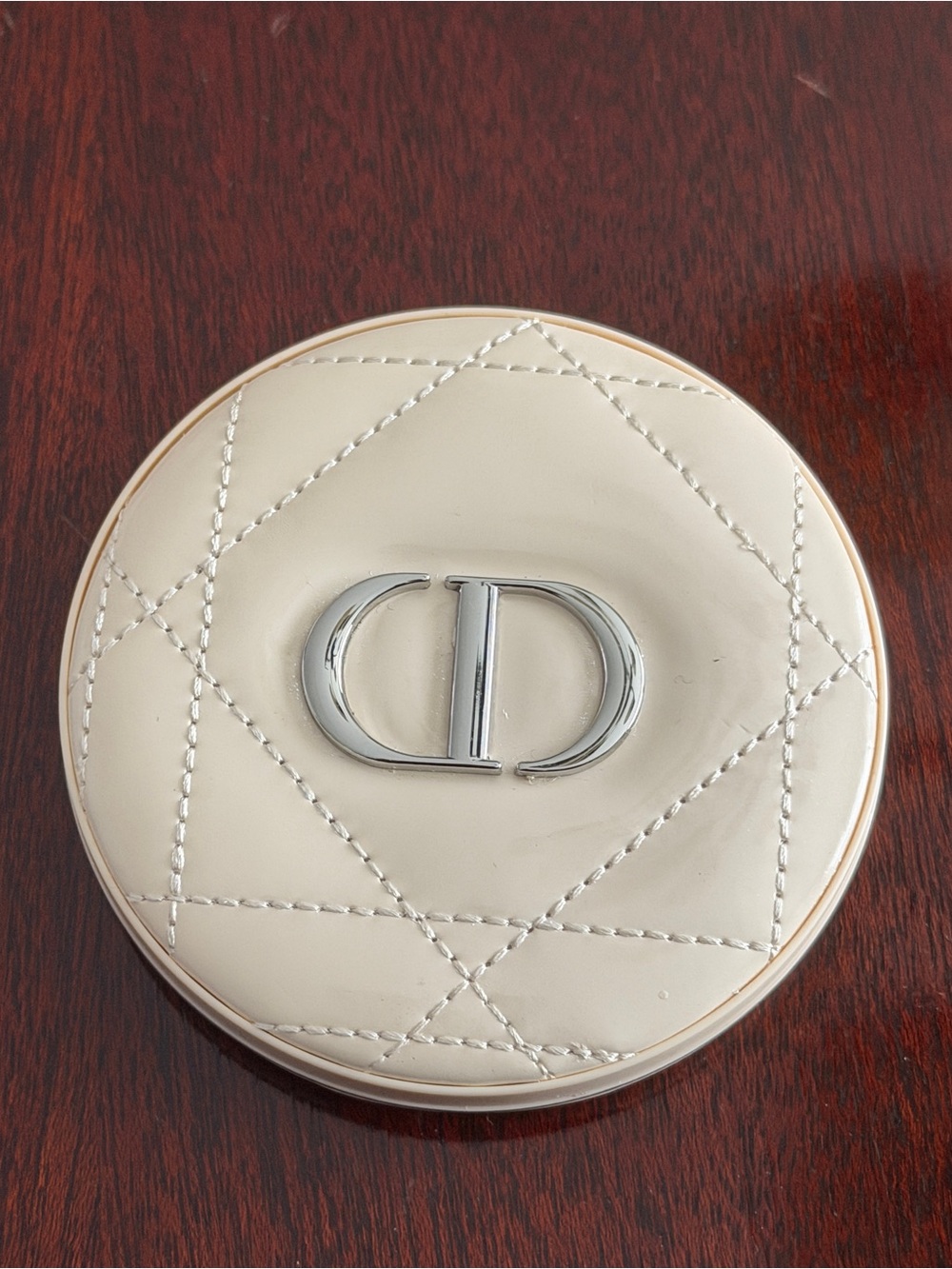 Dior Luminous Pressed Highlighter – Pearl White - Picture 3 of 4
